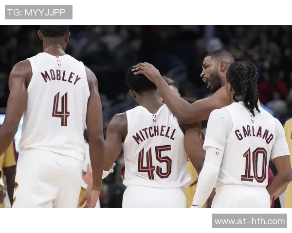 字母哥伤退米切尔爆发，骑士逆转雄鹿成焦点！